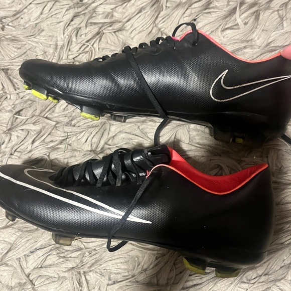 Nike soccer cleats YOUTH 5.5 - Picture 4 of 5